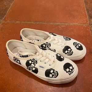 Vans Authentic 44 DX - Needlepoint Skulls